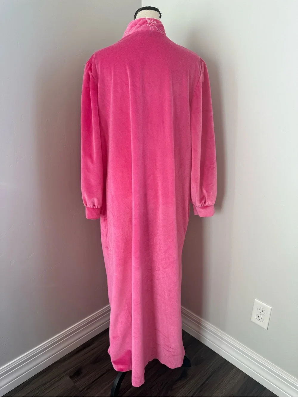 Vintage Vandemere Pink Velour Robe Housecoat Embroidered Maxi Zip Front Large